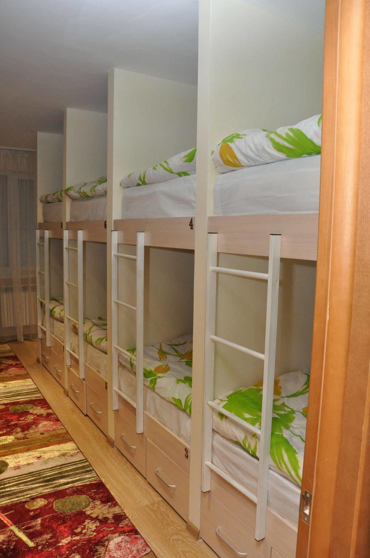 Art Hostel Almaty Luaran gambar